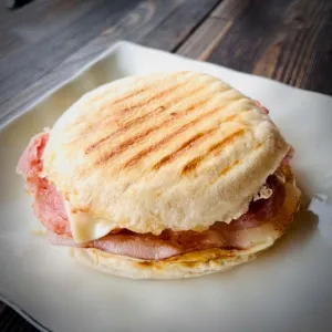 Bacon & Egg Bap